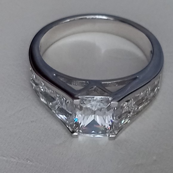 Sterling Silver CZ Cubic Zirconia Ring - Picture 6 of 11
